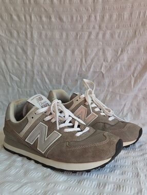New Balance 574 Core Classic Sneakers - Grey/White - Size 8.5